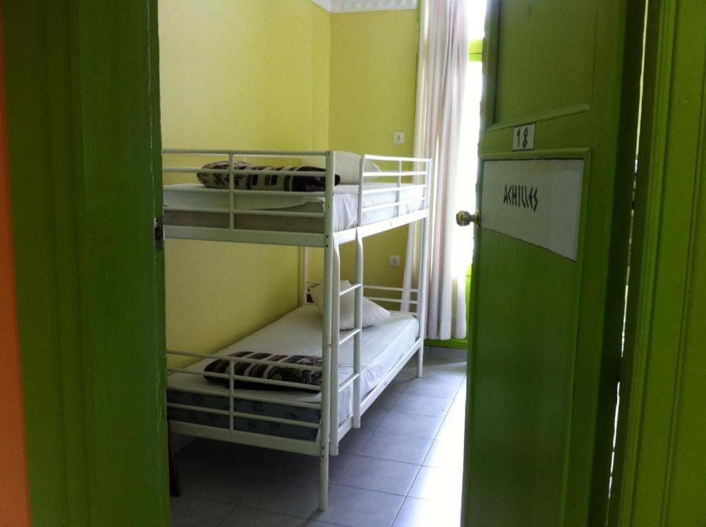 Einzelbett im Frauenschlafsaal